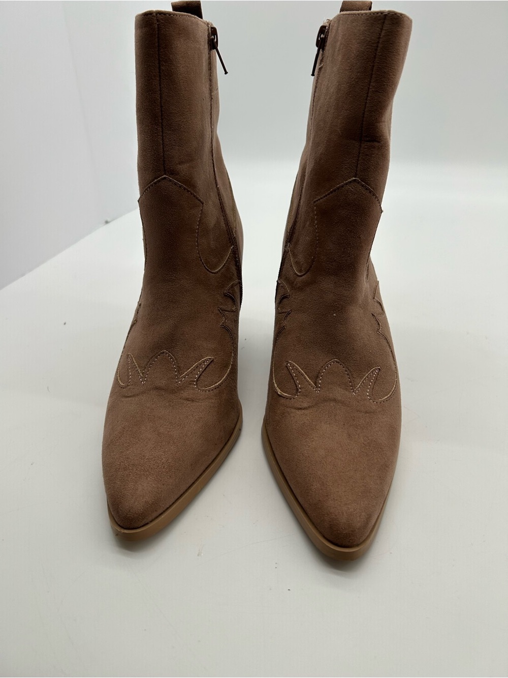Qupid Women's Brown Suede Pointed-Toe  Zip Up Ankle Boots size 8